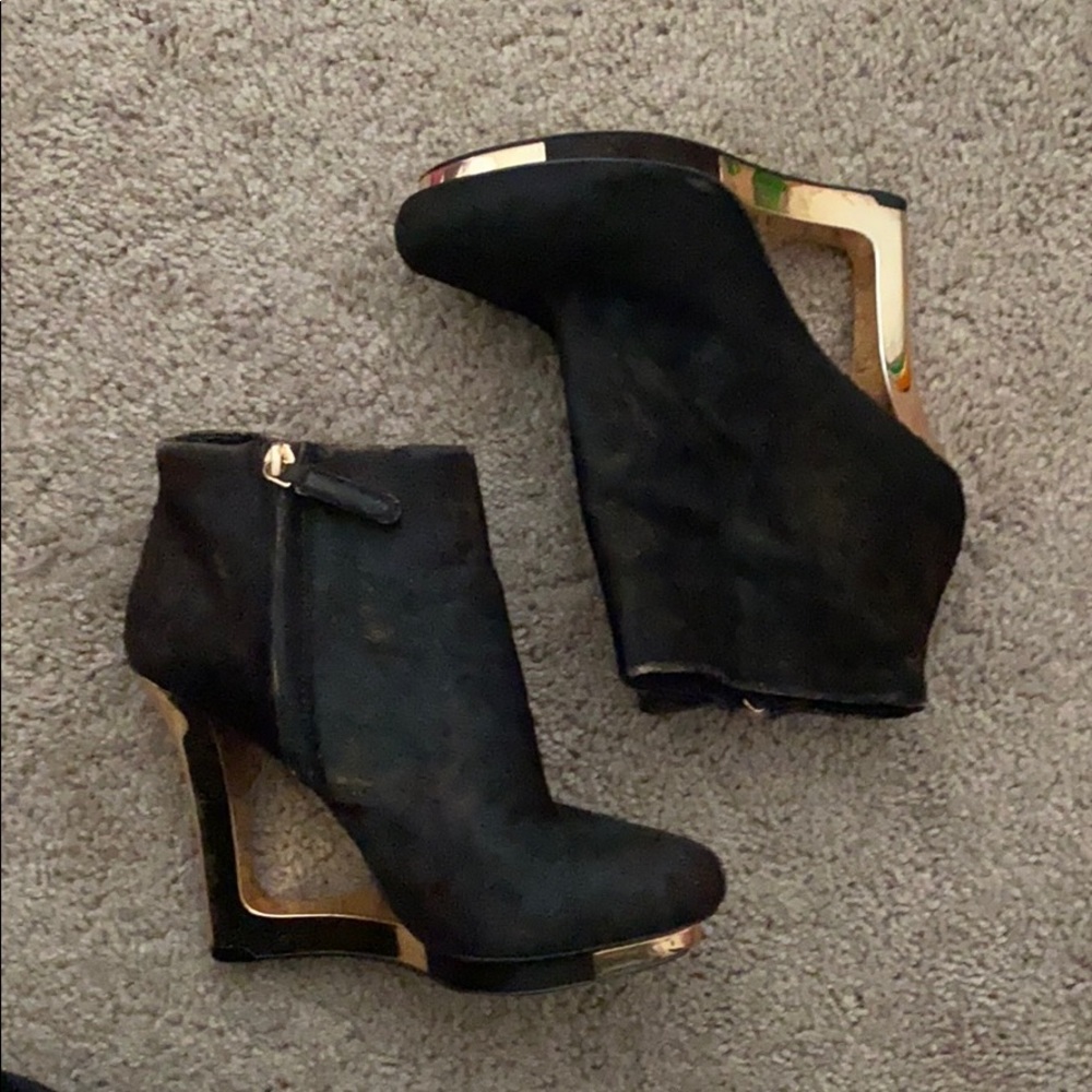 BCBG BOOTIES